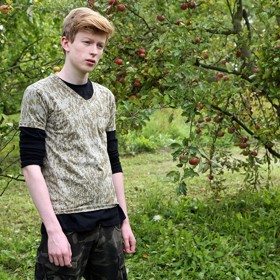 Adam Mišík se stromu vyhýbat nemusel, ale absolvoval důkladný kurz řízení traktoru. 
