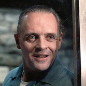 Clarice požádá o konzultaci Hannibala Lectera (Anthony Hopkins), psychiatra, který si odpykává trest za sérii brutálních vražd. Lecter ví víc, než je ochoten prozradit, jakou roli nakonec sehraje v případu Buffalo Billa?