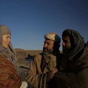 Nicole Kidman se kvůli své roli musela naučit jezdit na velbloudovi. Jejím oblíbencem se stal samec Barbie.