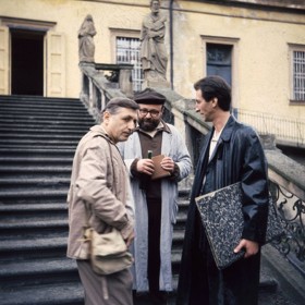 Pojednává o přátelství třech umělců, kteří vedou nekonečné debaty o životě a umění.
