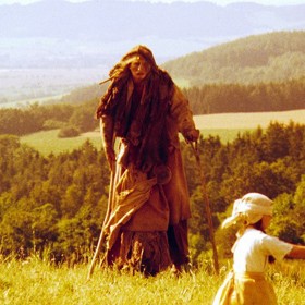 Polednice. Děti dokaží někdy své rodiče skutečně potrápit. A právě na tento okamžik čeká Polednice.
