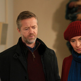 Ve třetí (zatím poslední) řadě je v jednom kostele na Moravě nalezeno na oltáři tělo místního zemědělce. A nebyl by to Labyrint, kdyby i tentokrát nešlo o bestiální vraždu...
