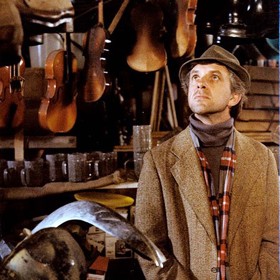 Před začátkem natáčení komedie Slavnosti sněženek bylo nutné absolvovat školení, jak celé téma zpracovat a neurazit přitom KSČ.
