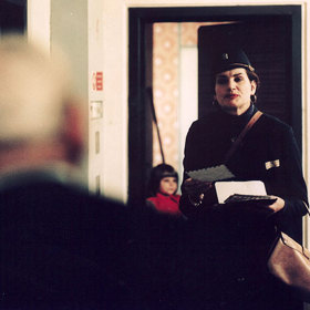 Režisérka Věra Chytilová si povolení k natáčení Panelstory aneb Jak se rodí sídliště musela doslova vydupat. 
