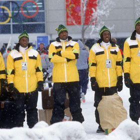 Snímek se skutečným příběhem inspiroval jen velmi málo. Originální tým měl kupříkladu dostatek financí. 

