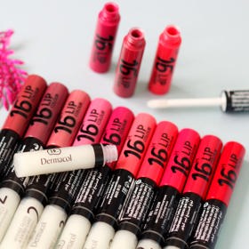 Odolná dvoufázová barva na rty a lesk 16H Lip Colour, 199 Kč.