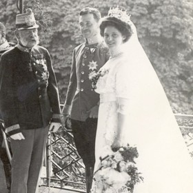 Jeho svatby se Zitou Bourbonsko-Parmskou se zúčastnil i sám císař. 
