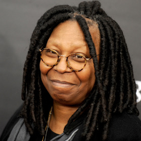 Věnuje se lidem bez domova a drogově závislým.
