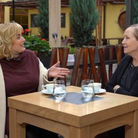 Obě dámy mají jedno společné, pořídily si děti po čtyřicítce. Nejenom o tom si povídaly. 
