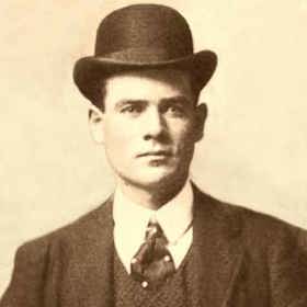 S Benem pojil Lauru milostný vztah. Zatímco ona na stará kolena zmoudřela, jeho umlčel až sekáček na led.
