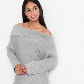 Oversized svetr Carmen, 479 Kč.