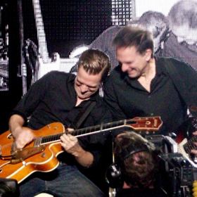 Adams se také zapojil do akce na záchranu velryb. Dokonce se osobně snažil zahnat dva rybáře, kteří se snažili obří rybu ulovit v chráněné zóně.
