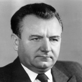 Období německé okupace strávil v Moskvě.
