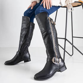 Černé dámské prošívané kozačky Latonya, 399 Kč.