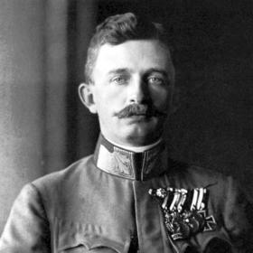 Jako jeden z mála monarchů se osobně angažoval v bojích první světové války. Na prvním místě však byl vždy mír.
