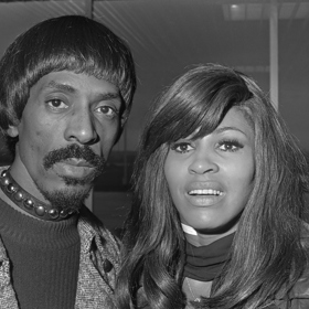 Ike Tinu fyzicky týral. Dohnal ji až k myšlenkám na sebevraždu.