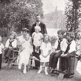 Konec války pro něj a jeho rodinu znamenal jediné – vyhnanství. 
