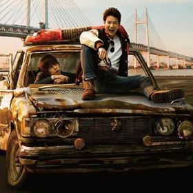 Toshiaki Karasawa. Japonský filmový a divadelní herec, který se věnuje šermu.