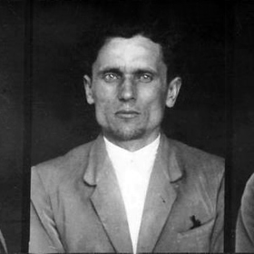 Budoucí prezident Jugoslávie jako politický vězeň. Tehdy se o něj začal zajímat Stalin.
