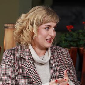 Zkušená moderátorka Miluše Bittnerová zpovídá Šárku Vaňkovou.
