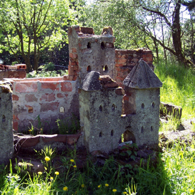 Nechvalně proslulý hrad, jehož stavbu si na vězních vynutil obávaný dozorce František Paleček.
