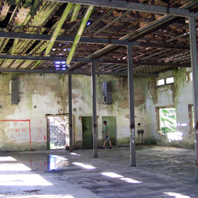 Pohled do budovy převlekárny.
