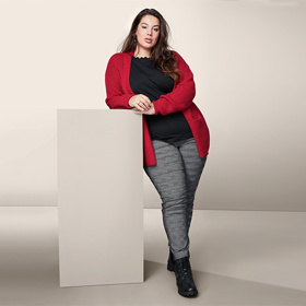 Pletený kardigan, 999 Kč.