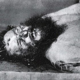 Skončil však neslavně. Otrávili ho, postřelili, mlátili a nakonec utopili. 