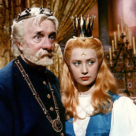 Princezna se zlatou hvězdou: Když je za branami hradu rozezlený král Kazisvět, nastal čas přejít do anonymity.
