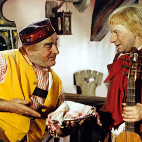 Původní stopáž filmu trvala pouhých třicet minut. Některé scény se tak musely dodatečně natáhnout.