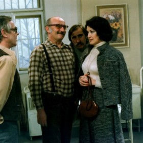 Původní scénář bychom našli v knize Pocta Vladimíru Menšíkovi od Slávky Kopecké.
