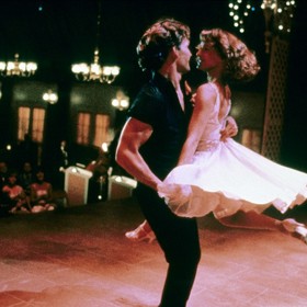 Hlavní ženskou roli v romantickém filmu Hříšný tanec měla původně ztvárnit Sarah Jessica Parker.
