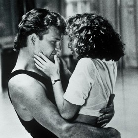 Hříšný tanec: Ona byla mladá a naivní, on životem zkoušený muž z jiné společenské vrstvy. Přesto k sobě najdou cestu...