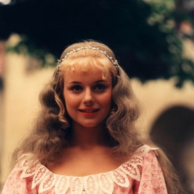 Marii Horákovou nadabovala Naďa Konvalinková.