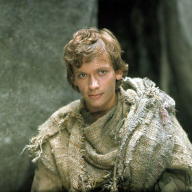 Souboje museli herci natočit úplně sami, pomáhal jim jen instruktor.
