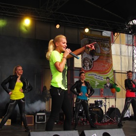 Před kameru se postavila již ve čtyřech letech.
