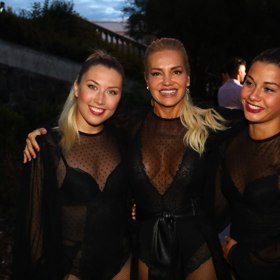 Dara Rolins je slovenská zpěvačka, herečka a úspěšná podnikatelka.
