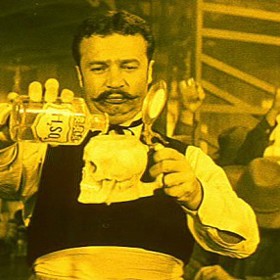 Promítání filmu se jednou účastnil i Henry Fonda.
