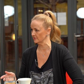 Kromě toho, že je Linda Finková profesorkou zpěvu, spolupracuje i jako hlasová koučka se show Tvoje tvář má známý hlas. 
