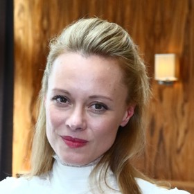 Herečka Linda Rybová je hvězdou nové vánoční pohádky O léčivé vodě, kterou Česká televize vysílá 26. prosince ve 20:05 na prvním kanálu.