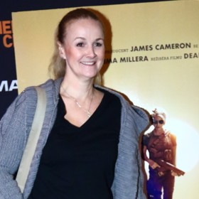 Lindu Finkovou málokdy potkáte s jiným výrazem než optimistickým úsměvem. 
