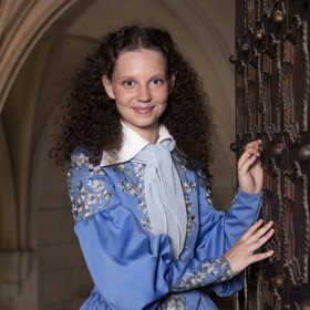 Ženy byly oproti tomu stále trošku pohádkové. „Je to tedy doba na pomezí reality a fantazie,“ vysvětluje Kocman.