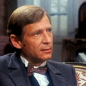 Smrt v kruhu: Jiří Kodet jako šarmantní elegán, inspektor Vrba.
