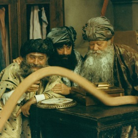 ...a její dlooouhatánský nos, který se vydal na cestu, dostal metál a na Karlově mostě i chléb se solí.