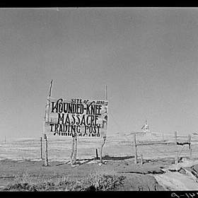 Historický snímek místa masakru.