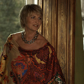 Postava energické babičky Vilmy byla inspirována již zesnulou herečkou a zpěvačkou Laďkou Kozderkovou.