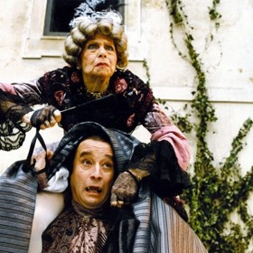 Herečka Nelly Gaierová zemřela dva roky po natáčení ve věku 87 let. Byla to její poslední výrazná role.