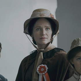 Boženu Němcovou v dospělosti ztvárnila Aňa Geislerová.