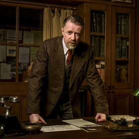 Jeho podřízeného inspektora Havlíka zase Jiří Langmajer.
