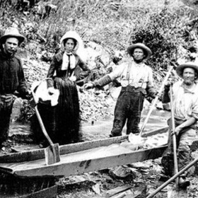 Za zlatem se vypravily celé rodiny. Často ale místo zisku vytouženého bohatství přišly o všechno.